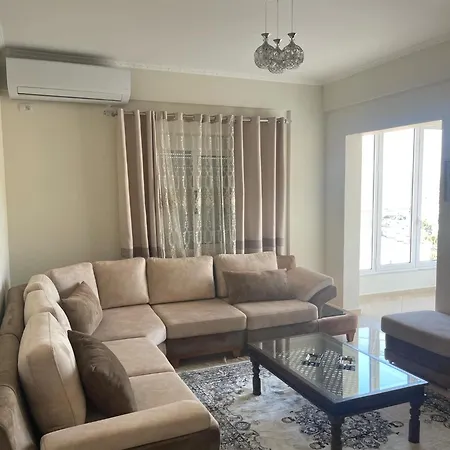 Gjirokastra Apartment ジロカストラ